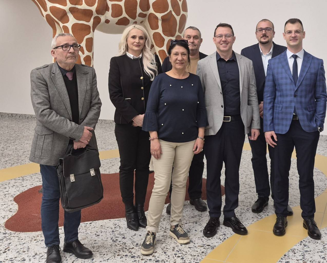 Д-р Благомир Здравков (третият от дясно на ляво)